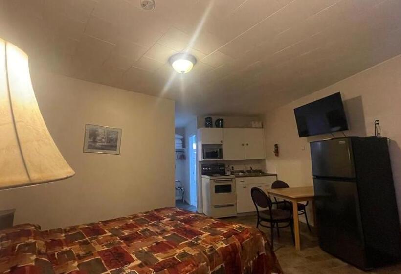 Suite, Travellers Motel