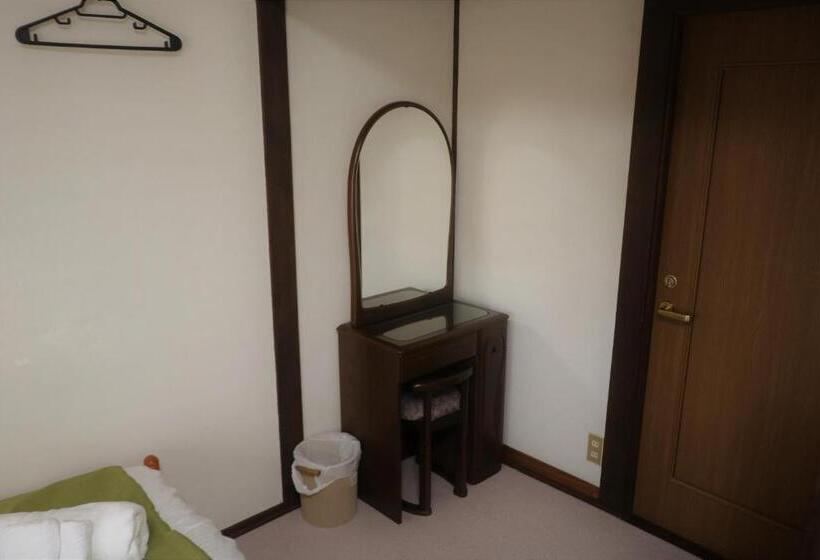 Quarto Quadruplo Estandar Banheiro Compartilhado, White Silver Hakuba