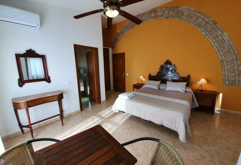 Quarto Estandar, Can Bastons