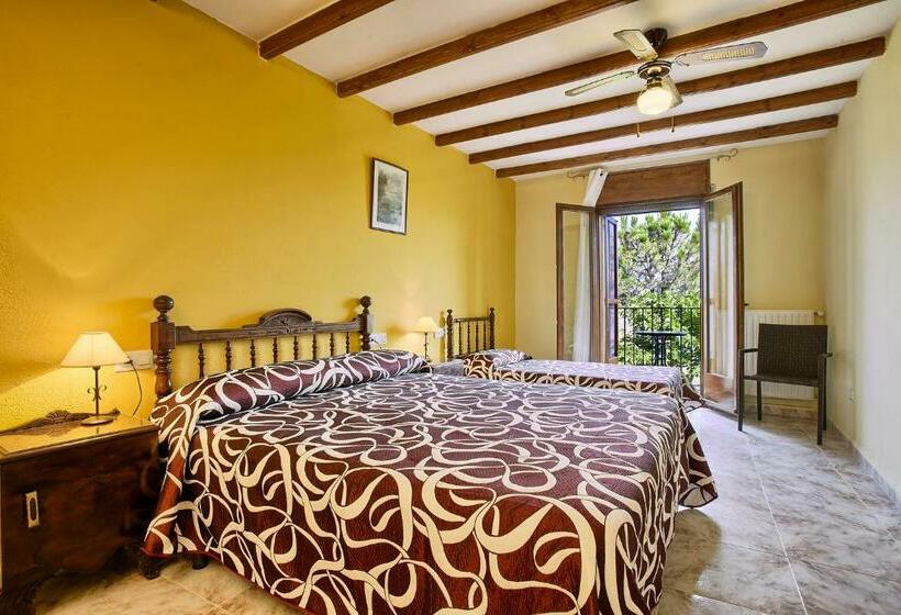 Quarto Triplo Estandar, Can Bastons