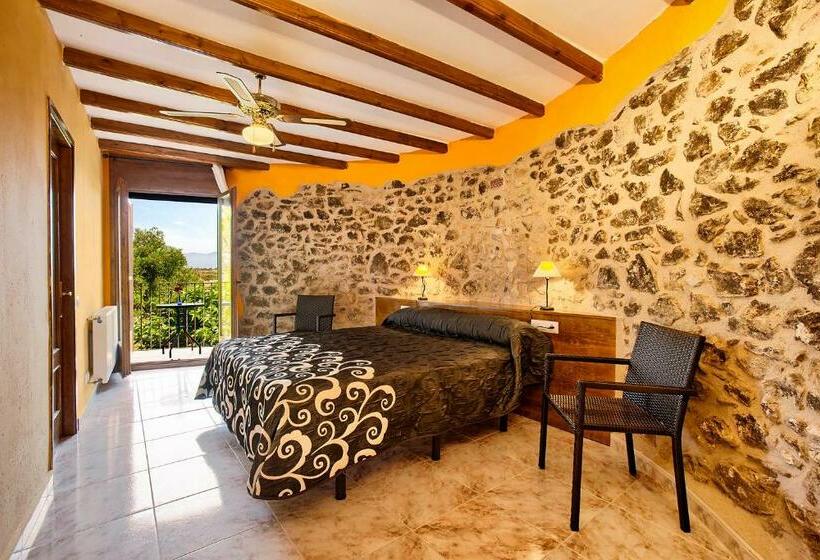 Quarto Estandar, Can Bastons