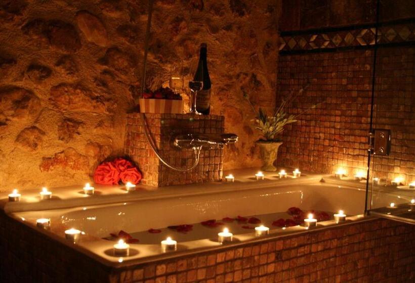 Полулюкс, Casa Babel