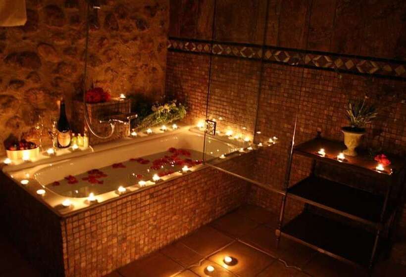 Полулюкс, Casa Babel