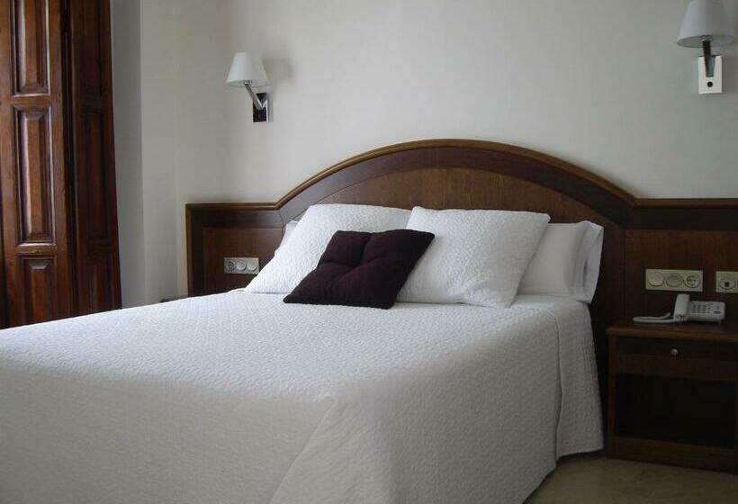 جناح جونيور, San Sebastián Hospedería