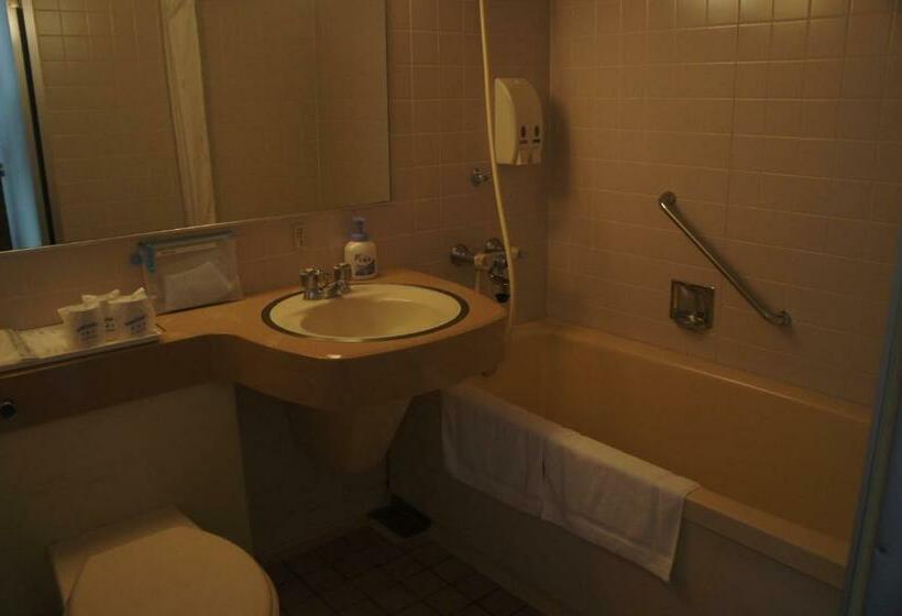 חדר סטנדרט לשלושה, Sentpia