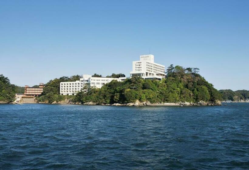 جناح مطلّ علي البحر, Toba  International