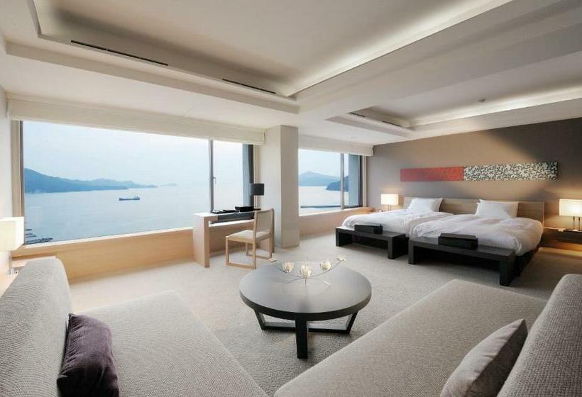 جناح مطلّ علي البحر, Toba  International