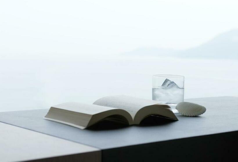 جناح مطلّ علي البحر, Toba  International