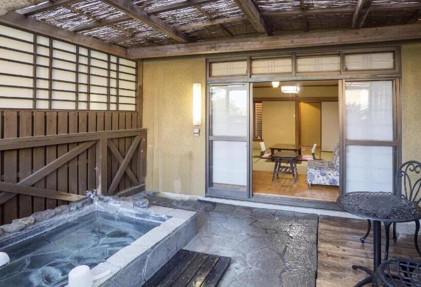 חדר סטנדרט לארבעה, Hozanso Beppu