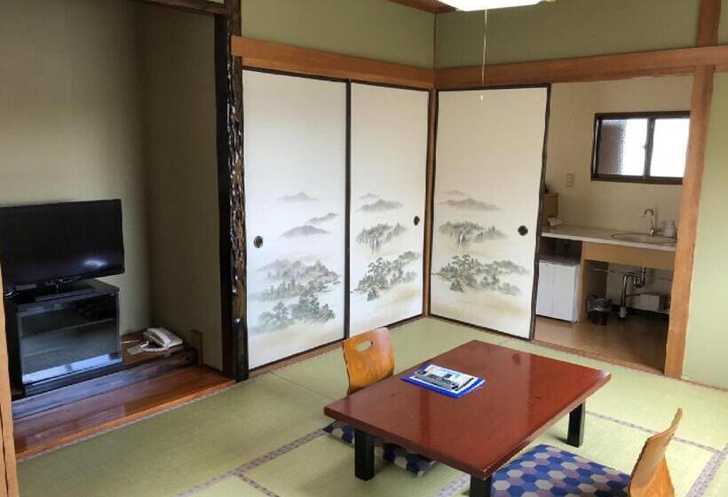 חדר סטנדרט לארבעה, Hozanso Beppu