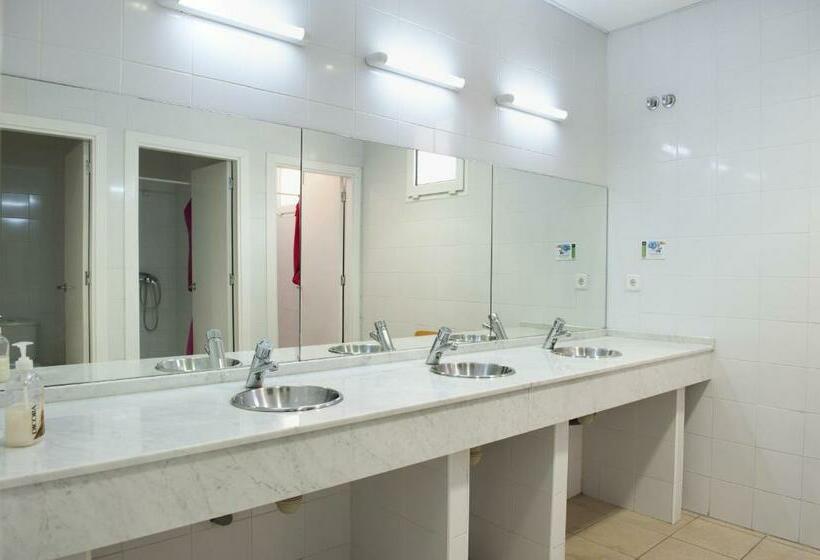 חדר משפחתי, Alberg Montsec Mur