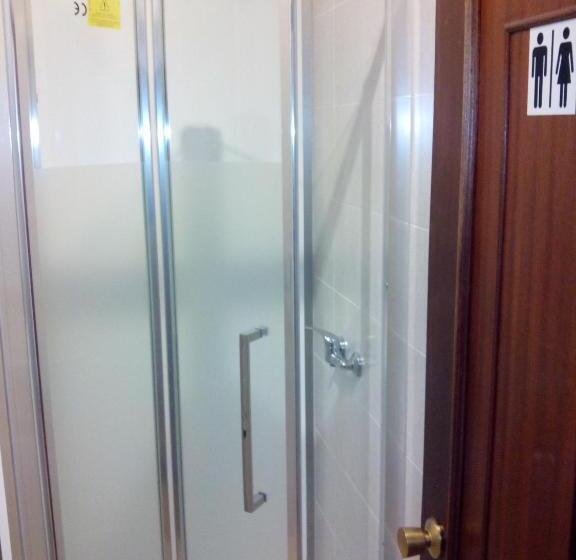 Standard 3 Bett Zimmer Geteiltes Bad, Casa Do Marabillas Hostel