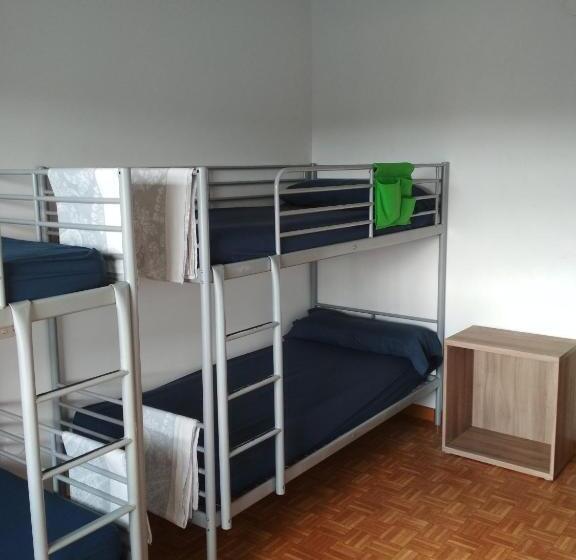 Номер Стандарт Четырехместный Совместный Санузел, Casa Do Marabillas Hostel