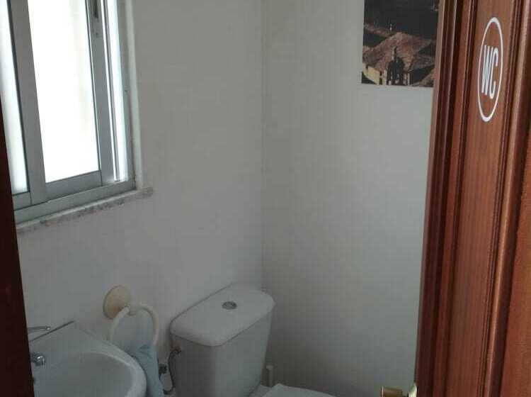 Standard 3 Bett Zimmer Geteiltes Bad, Casa Do Marabillas Hostel