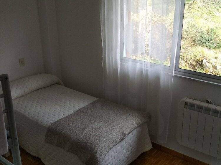 Standard 3 Bett Zimmer Geteiltes Bad, Casa Do Marabillas Hostel