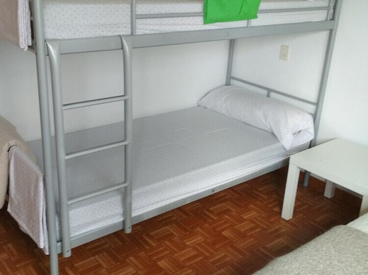 Standard 3 Bett Zimmer Geteiltes Bad, Casa Do Marabillas Hostel