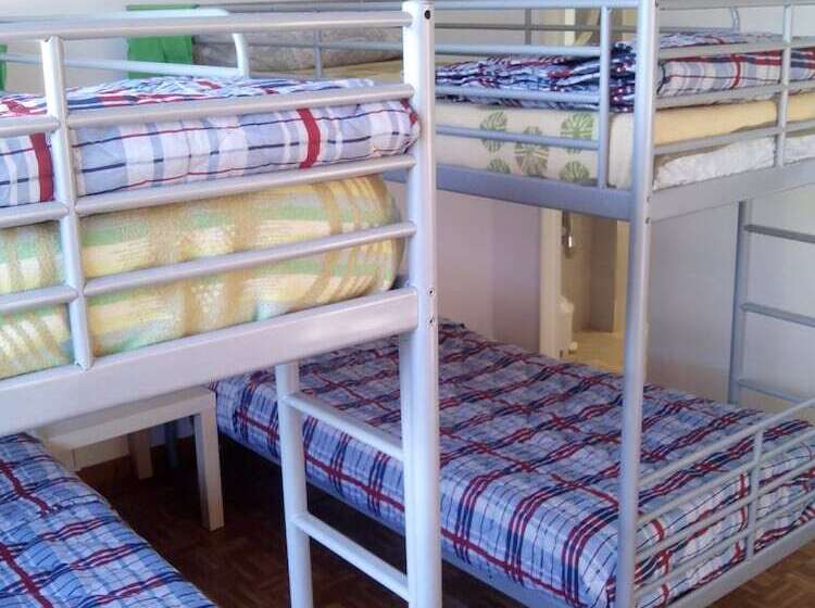 4 Bett Standardzimmer, Casa Do Marabillas Hostel