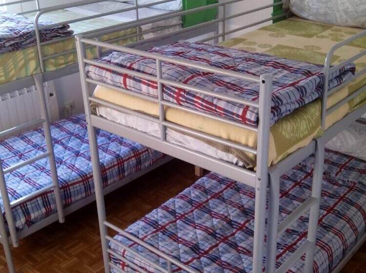 4 Bett Standardzimmer, Casa Do Marabillas Hostel