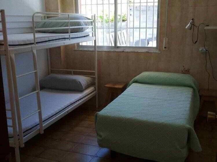 Standard 3 Bett Zimmer Geteiltes Bad, Casa Do Marabillas Hostel
