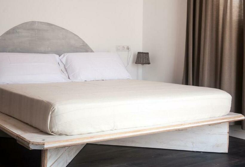 Quarto Estandar com Terraço, Hostal Bon Sol