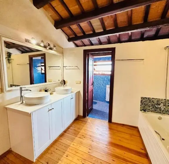 سوییت سوپریور با چشم‌انداز دریا, B&b La Vista Brava