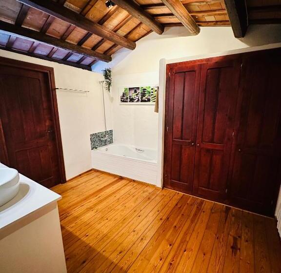 سوییت سوپریور با چشمانداز دریا, B&b La Vista Brava