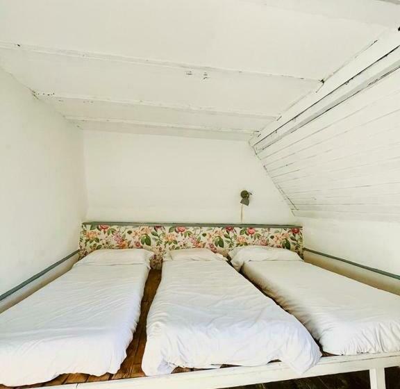 家庭房间共用浴室, Hostel Baqueira   Refugi Rosta   Pyrenmuseu