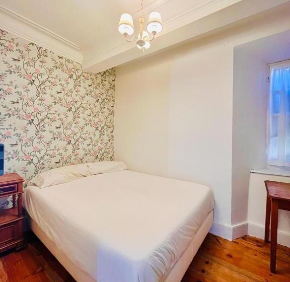 اتاق استاندارد سه تخته با سرویس بهداشتی مشترک, Hostel Baqueira Refugi Rosta Pyrenmuseu