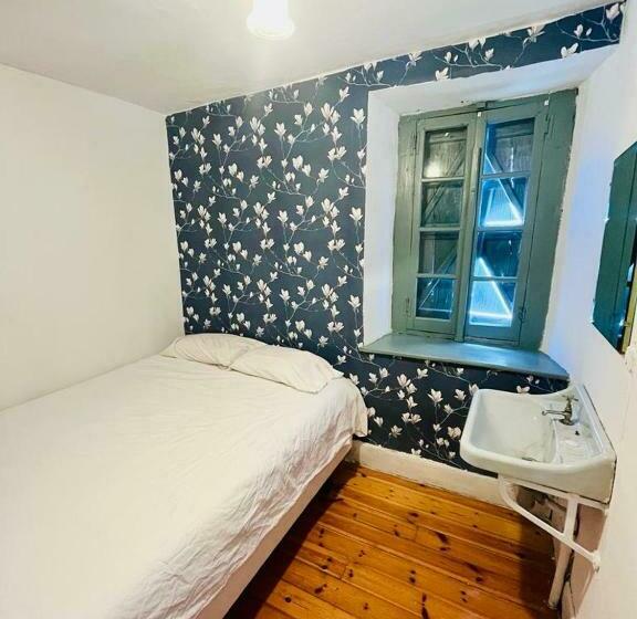 اتاق استاندارد با سرویس بهداشتی مشترک, Hostel Baqueira Refugi Rosta Pyrenmuseu