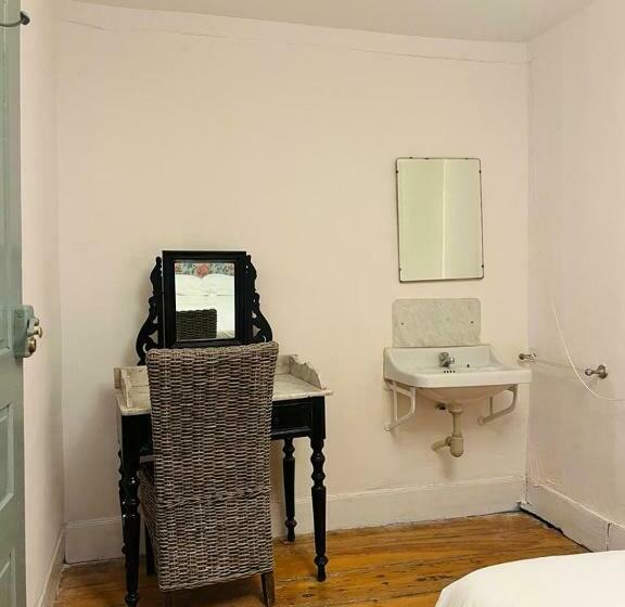 اتاق استاندارد با سرویس بهداشتی مشترک, Hostel Baqueira Refugi Rosta Pyrenmuseu