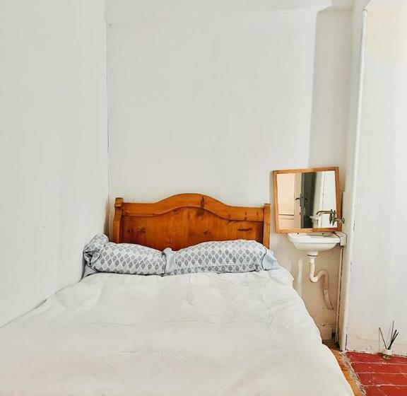带共用浴室的标准房间, Hostel Baqueira   Refugi Rosta   Pyrenmuseu