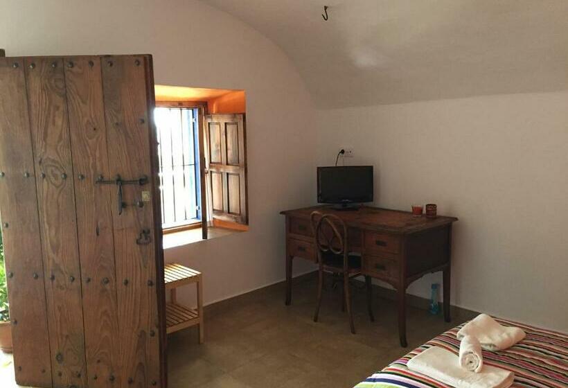 غرفة قياسية ثلاثية, Hostel Cañaveral