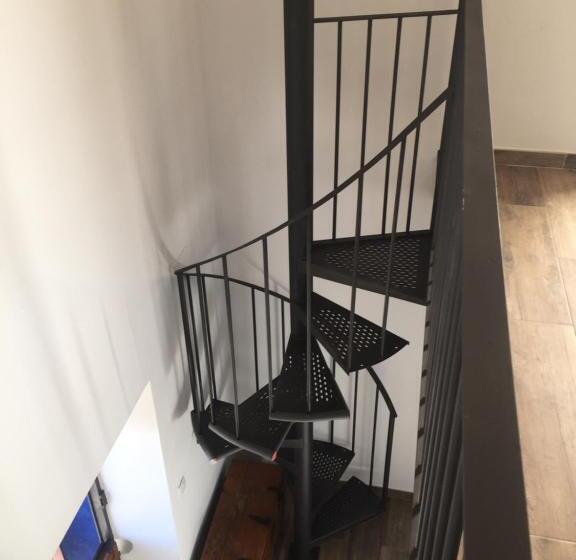 إستوديو قياسى, Hostel Cañaveral