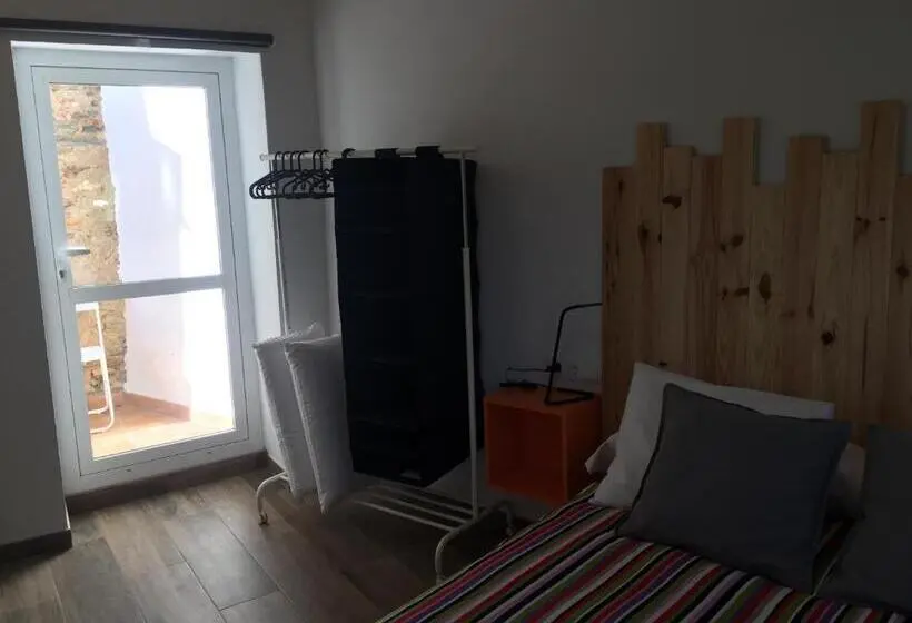 スタンダードスタジオ, Hostel Cañaveral
