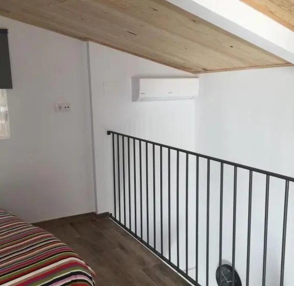 スタンダードスタジオ, Hostel Cañaveral