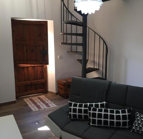 إستوديو قياسى, Hostel Cañaveral