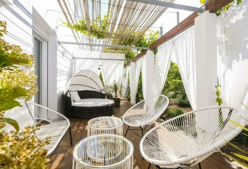 غرفة قياسية مزوَّدة بتراس, Abril 37