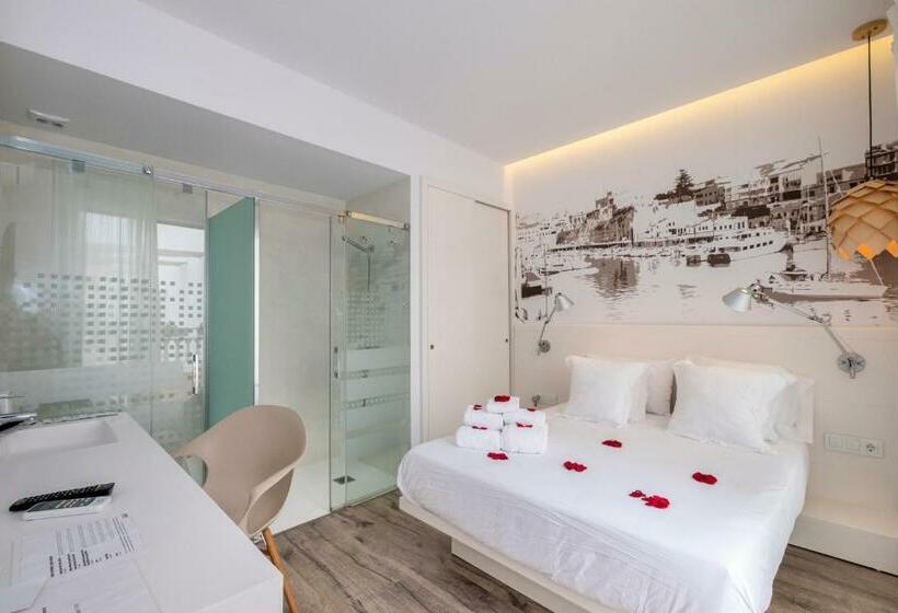 غرفة قياسية مزوَّدة بتراس, Abril 37