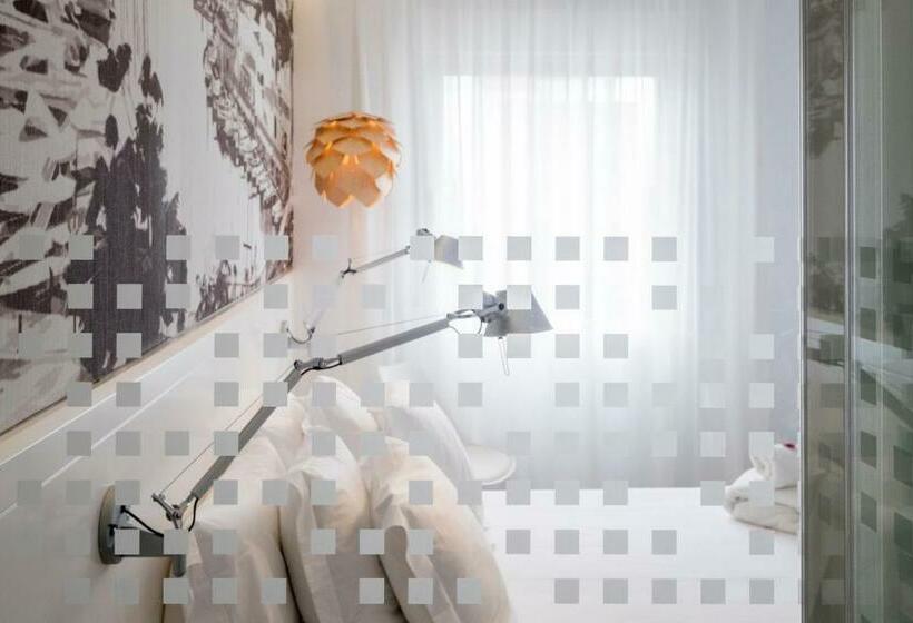 غرفة قياسية, Abril 37