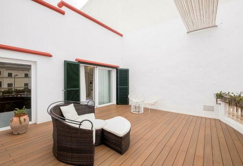 غرفة قياسية مزوَّدة بتراس, Abril 37