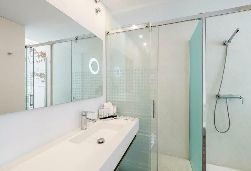 غرفة قياسية, Abril 37