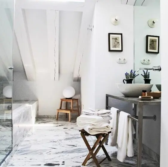 Standard-huone, Ayllon