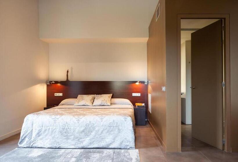 标准间, Casa Marcial