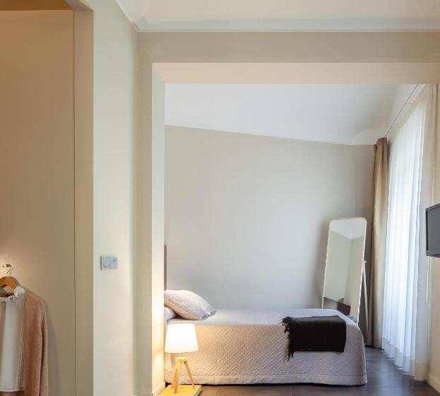 标准间, Casa Marcial