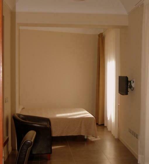 标准间, Casa Marcial