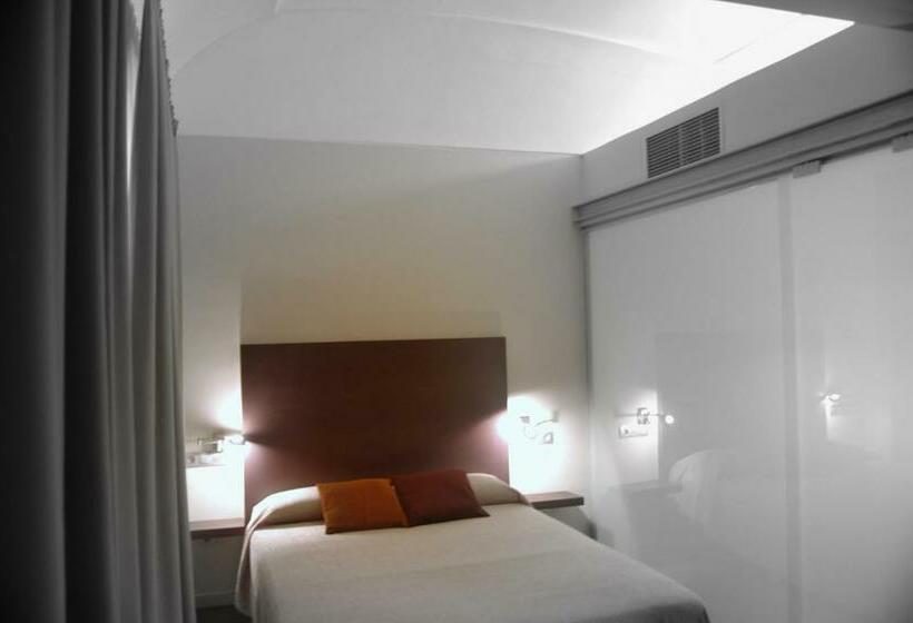 标准间, Casa Marcial