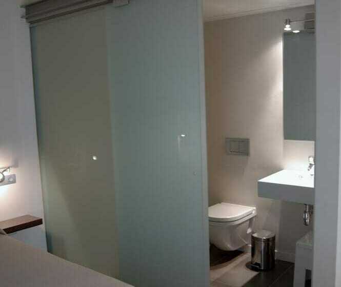 标准间, Casa Marcial