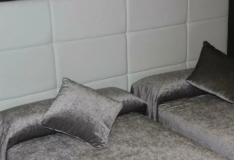 Standardzimmer, El Salt