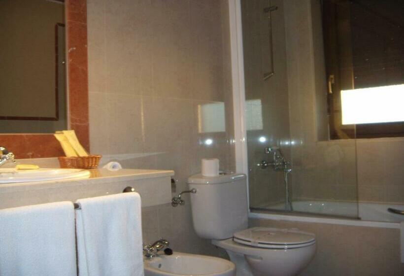 חדר סטנדרט לשלושה, Garabatos