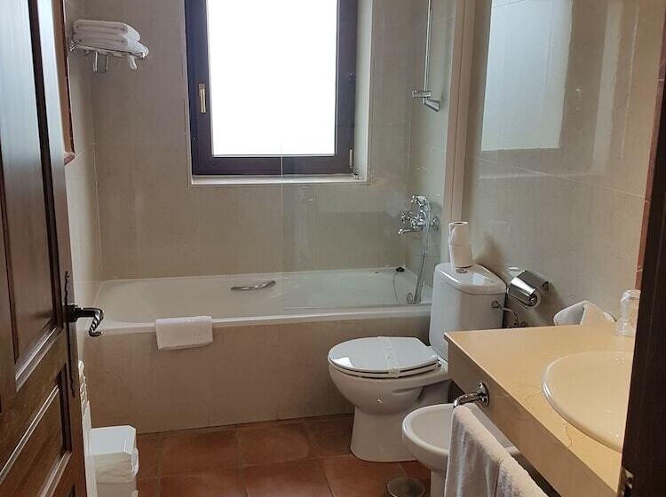 חדר סטנדרט לשלושה, Garabatos